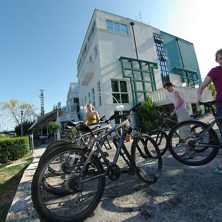 Hotel Sv. Mihovil Trilj Kültér fotó
